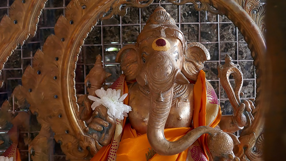 Hinduistische Symbole wohin man blickt. Foto: Asien-Lifestyle.de by Nathalie Gütermann 