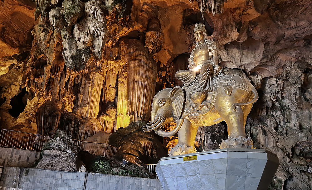 Heilige Figuren im Höhlentempel "Kek Look Tong" in Ipoh, Malaysia. © Asien-Lifestyle.de by Nathalie Gütermann